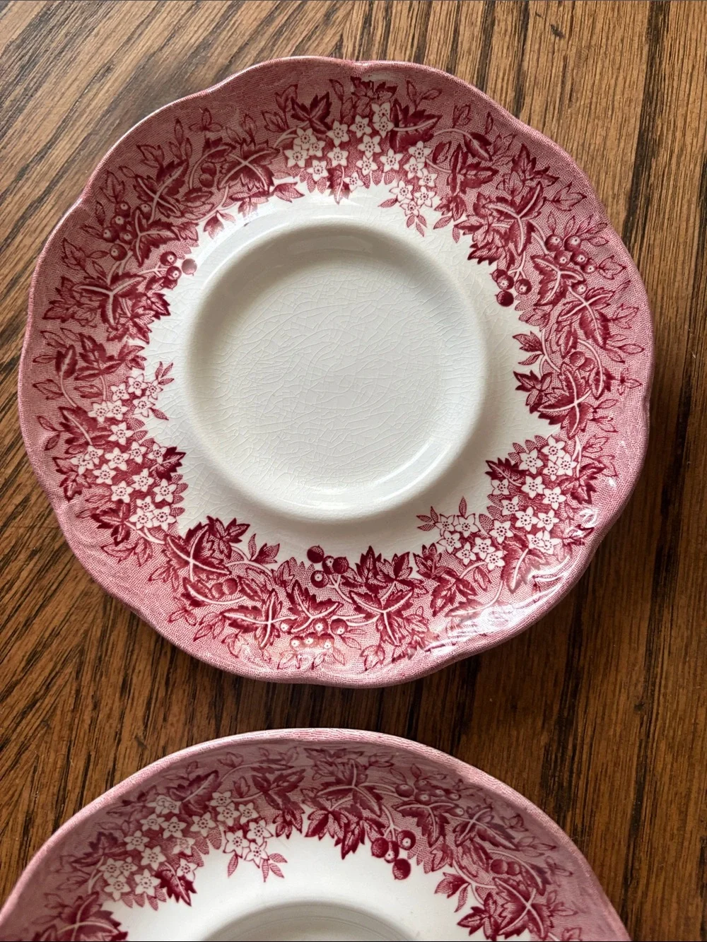 Romantic England Red (Round, Dishwasher Safe Mark) by J & G MEAKIN